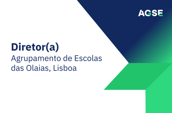 Imagem gráfica institucional da AGSE com fundo branco e formas geométricas em azul escuro e verde. À esquerda, texto: ‘Diretor(a) – Agrupamento de Escolas das Olaias, Lisboa’. No canto superior direito, logótipo da AGSE.