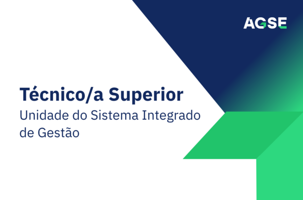 Imagem institucional da AGSE com fundo branco e formas geométricas em azul e verde. À esquerda, texto: Técnico(a) Superior para a Unidade do Sistema Integrado de Gestão. No canto superior direito, logótipo da AGSE.