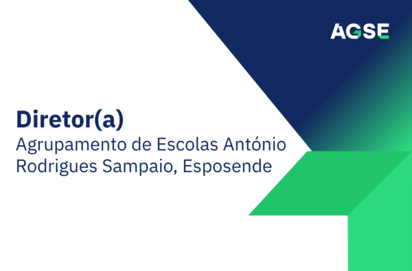 Capa institucional da AGSE com fundo cinzento claro e elementos gráficos geométricos em azul-escuro e verde. À esquerda, encontra-se o título “Diretor(a)” em destaque, seguido da identificação “Agrupamento de Escolas António Rodrigues Sampaio, Esposende”. No canto superior direito está visível o logótipo da AGSE. A composição gráfica utiliza formas diagonais e triangulares nas cores institucionais, conferindo um aspeto moderno e profissional.