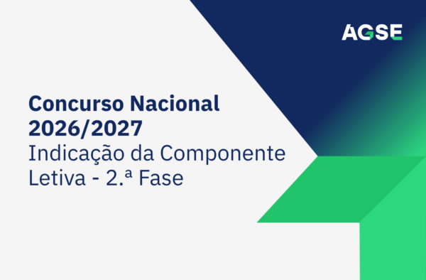Imagem gráfica institucional da AGSE com fundo cinzento-claro. Ao centro-esquerda surge o texto em azul-escuro: “Concurso Nacional 2026/2027 – Indicação da Componente Letiva - 2.ª Fase”. No canto superior direito encontra-se o logótipo da AGSE. A composição inclui formas geométricas em azul-escuro e verde, criando uma seta apontada para a direita, reforçando a identidade visual institucional.