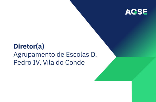 Cartão institucional da AGSE com fundo branco e elementos gráficos geométricos em azul e verde. À esquerda encontra-se o texto: “Diretor(a) Agrupamento de Escolas D. Pedro IV, Vila do Conde”. No canto superior direito está o logótipo da AGSE.