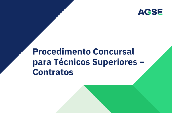 Capa de apresentação institucional da AGSE. Ao centro, em destaque, surge o título “Procedimento Concursal para Técnicos Superiores – Contratos”. O fundo é branco, com elementos geométricos em azul-escuro e verde nos cantos superior esquerdo e inferior direito. No canto superior direito encontra-se o logótipo da AGSE. A imagem apresenta um design sóbrio e profissional, associado a um processo de recrutamento ou contratação de técnicos superiores.
