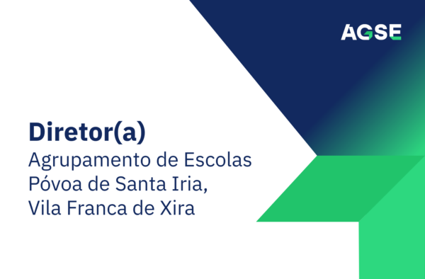 Imagem institucional com fundo cinzento-claro. À esquerda, em destaque, lê-se: “Diretor(a) - Agrupamento de Escolas Póvoa de Santa Iria, Vila Franca de Xira”. No canto superior direito encontra-se o logótipo da AGSE. O lado direito da imagem é composto por formas geométricas em tons de azul e verde, criando uma composição gráfica moderna alinhada com a identidade visual da organização.