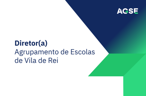 Imagem institucional da AGSE com fundo cinzento-claro. À esquerda, apresenta o texto: “Diretor(a) - Agrupamento de Escolas de Vila de Rei”. No canto superior direito surge o logótipo da AGSE. A área direita é composta por formas geométricas em tons de azul e verde, criando um desenho moderno e alinhado com a identidade visual da AGSE.